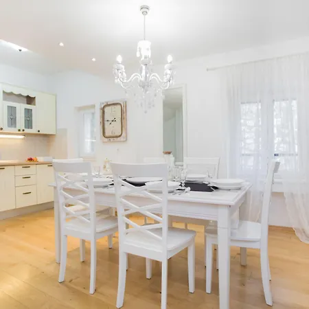 Nove Crkve Apartament Szybenik