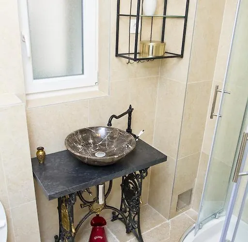 诺夫克尔科浮公寓 希贝尼克