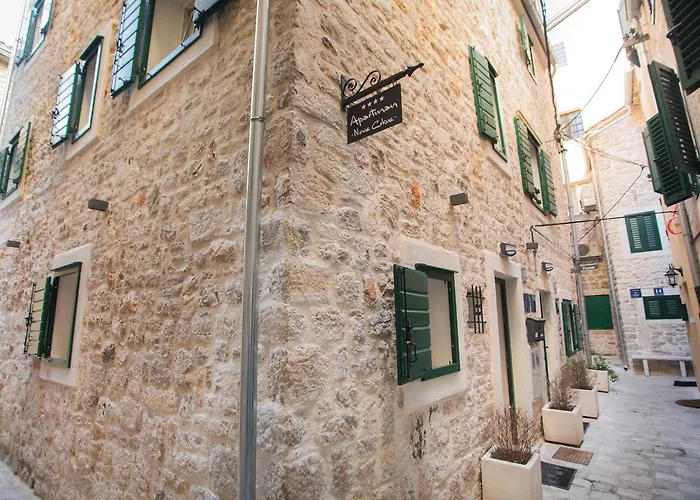 诺夫克尔科浮公寓 * 希贝尼克